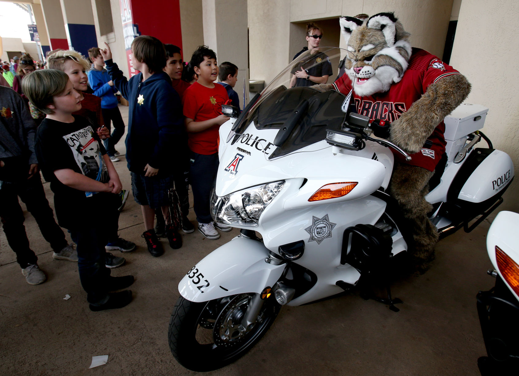 D-backs Field Trip Day for Tucson schoolchildren